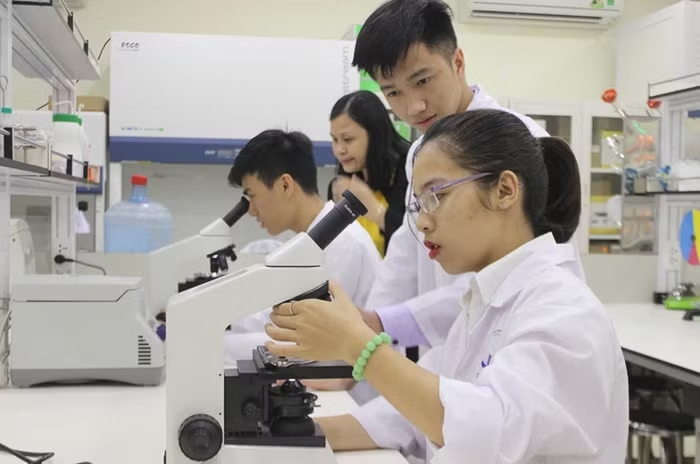 Trường Đại học Giáo dục triển khai đào tạo ngành Sư phạm Sinh học hướng ngành dạy học bằng tiếng Anh