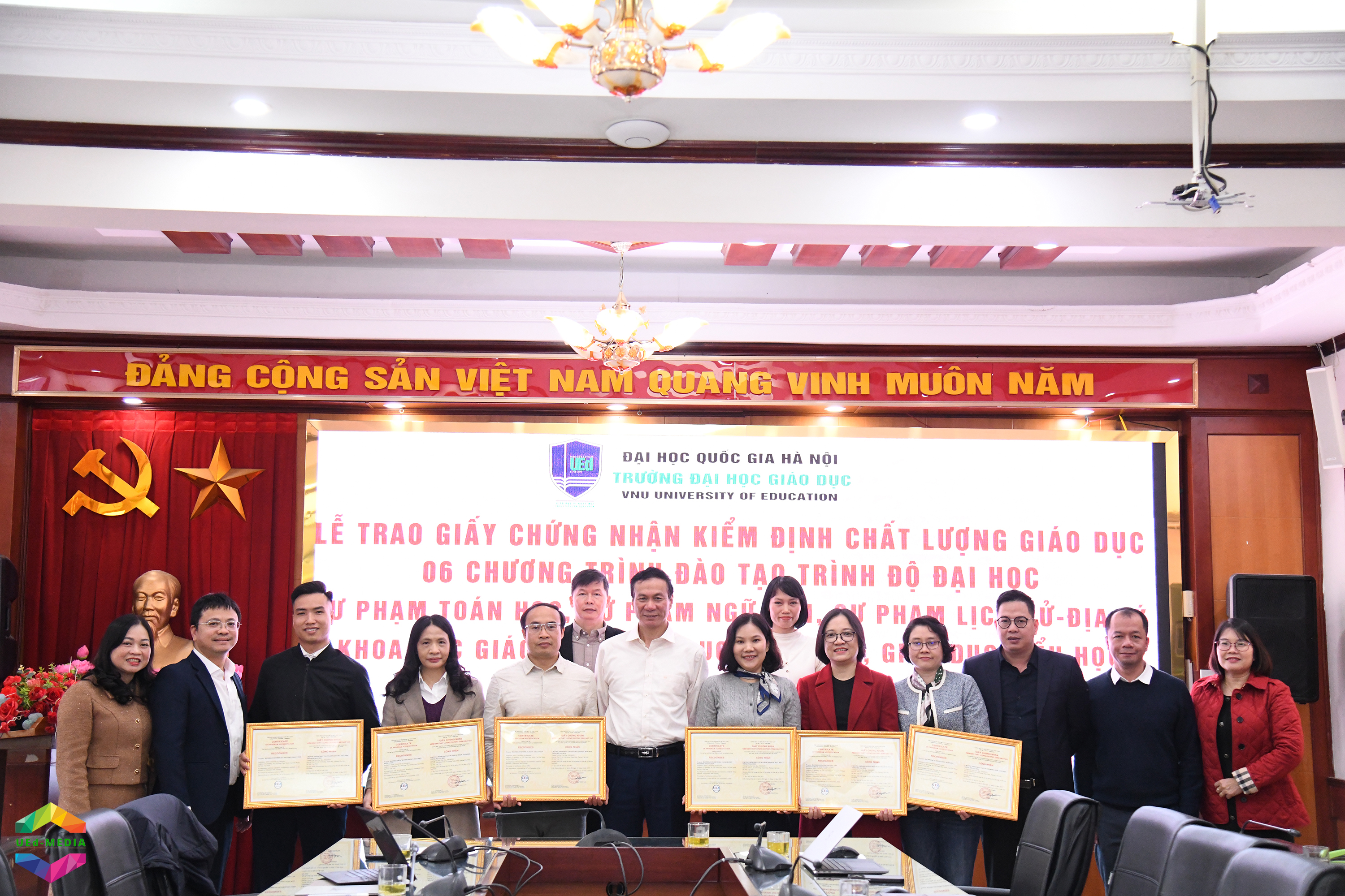 Trao giấy chứng nhận kiểm định chất lượng giáo dục cho 06 chương trình đào tạo trình độ đại học