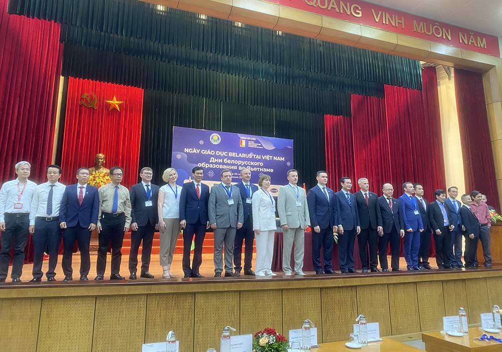 Trường Đại học Giáo dục tham dự Triển lãm “Ngày giáo dục Belarus tại Việt Nam năm 2023” và ký kết thoả thuận hợp tác với Viện Giáo dục Đại học Quốc gia - nước Cộng hoà Belarus