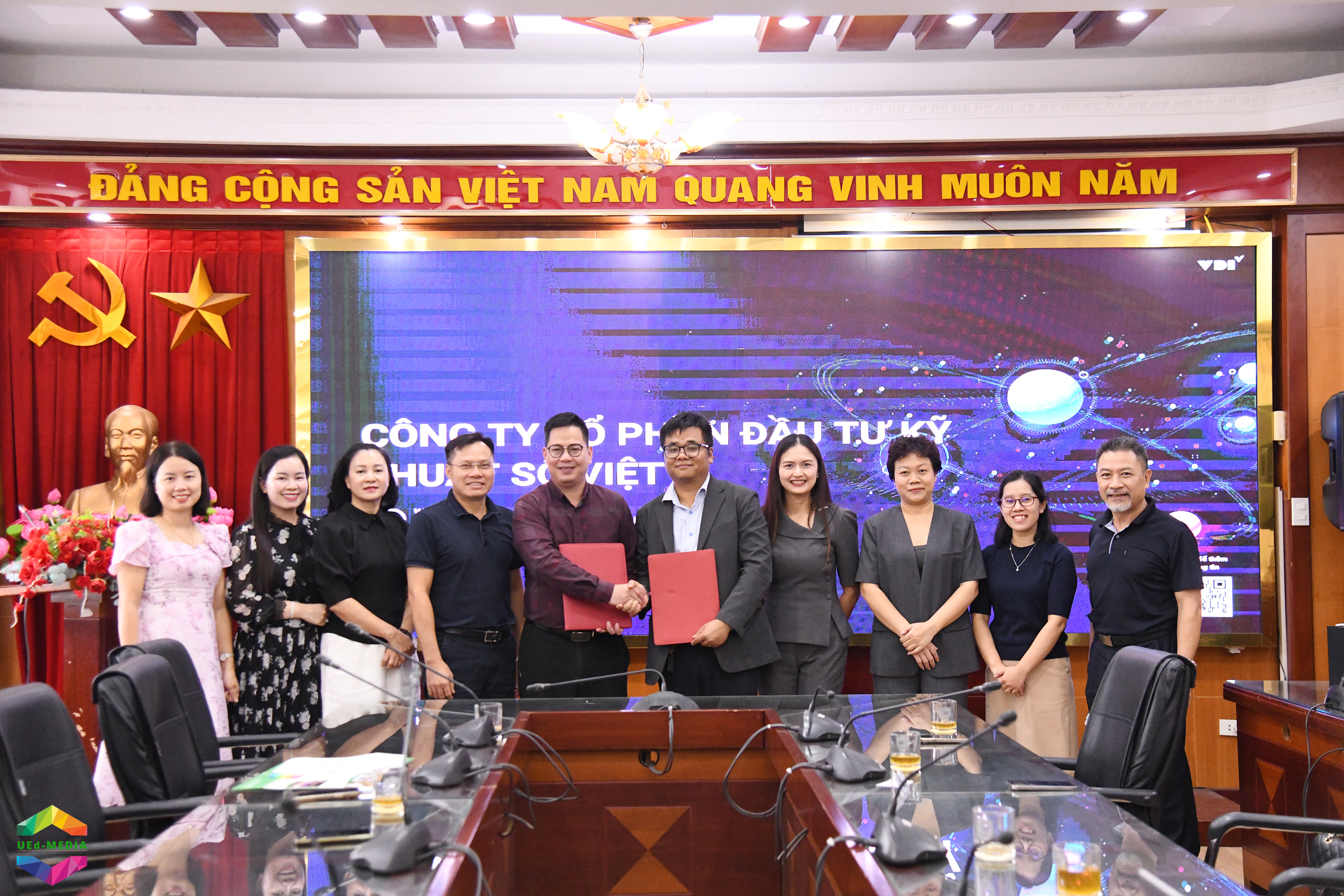 Lễ ký kết giữa Trường Đại học Giáo dục – ĐHQGHN và Công ty Cổ phần Đầu tư Kỹ thuật số Việt (VDI) – Mở ra những triển vọng hợp tác toàn diện trong đào tạo, nghiên cứu khoa học và chuyển giao công nghệ.