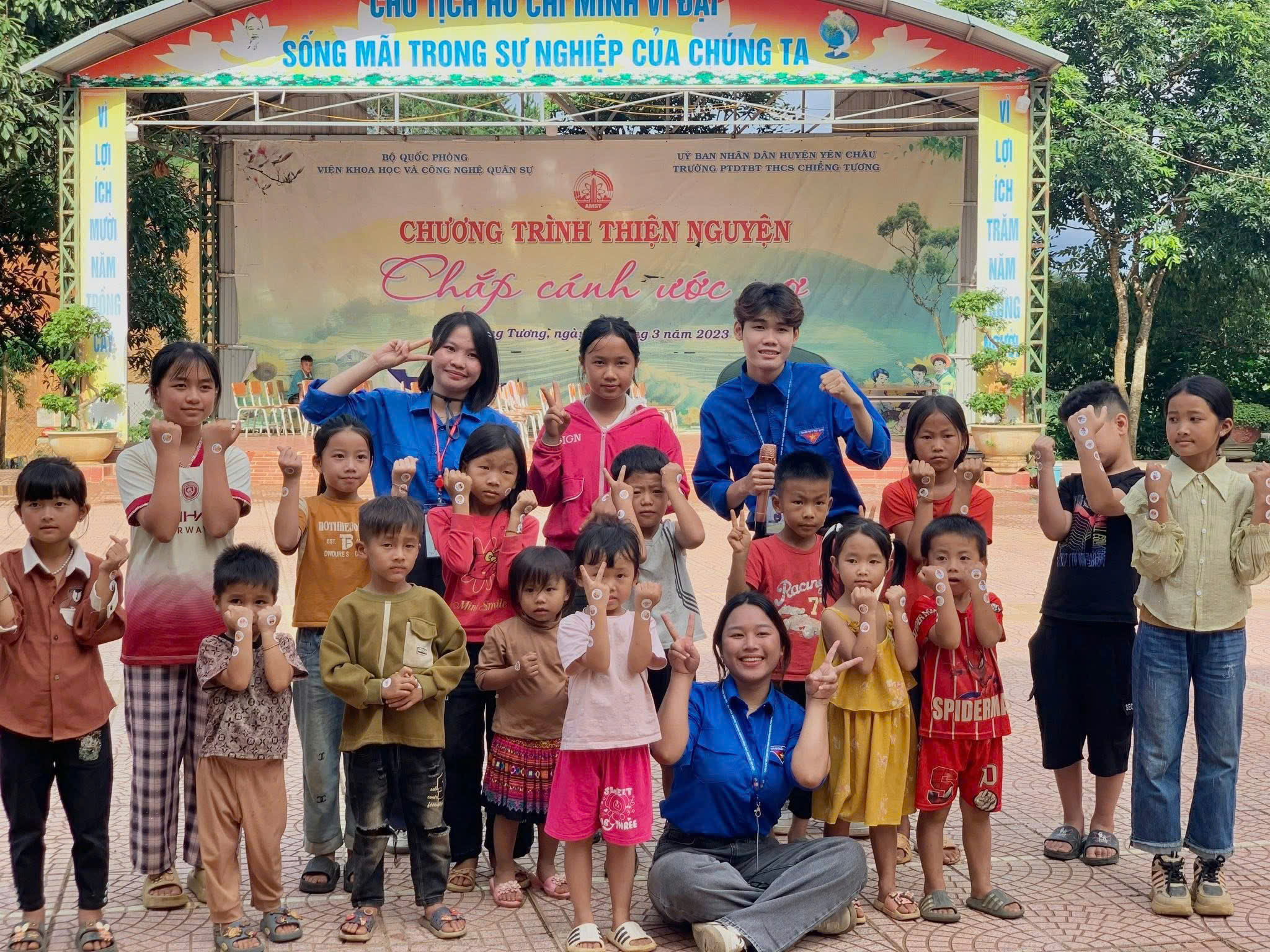 Sắc xanh tình nguyện giữa núi rừng Sơn La – Hành trình mang tri thức và kỹ năng đến học sinh vùng cao. 